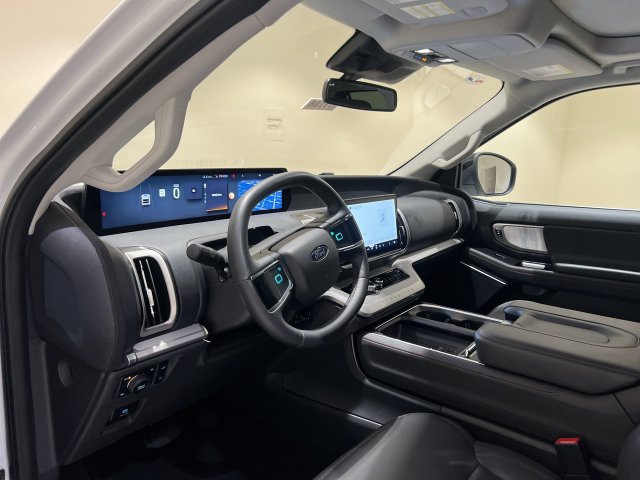 Certified 2025 Ford Expedition Active AWD/4WD image 9