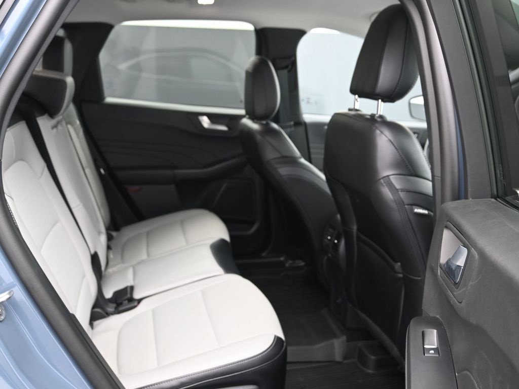 Certified 2025 Ford Escape SE w/ Class II Trailer Tow Package image 40