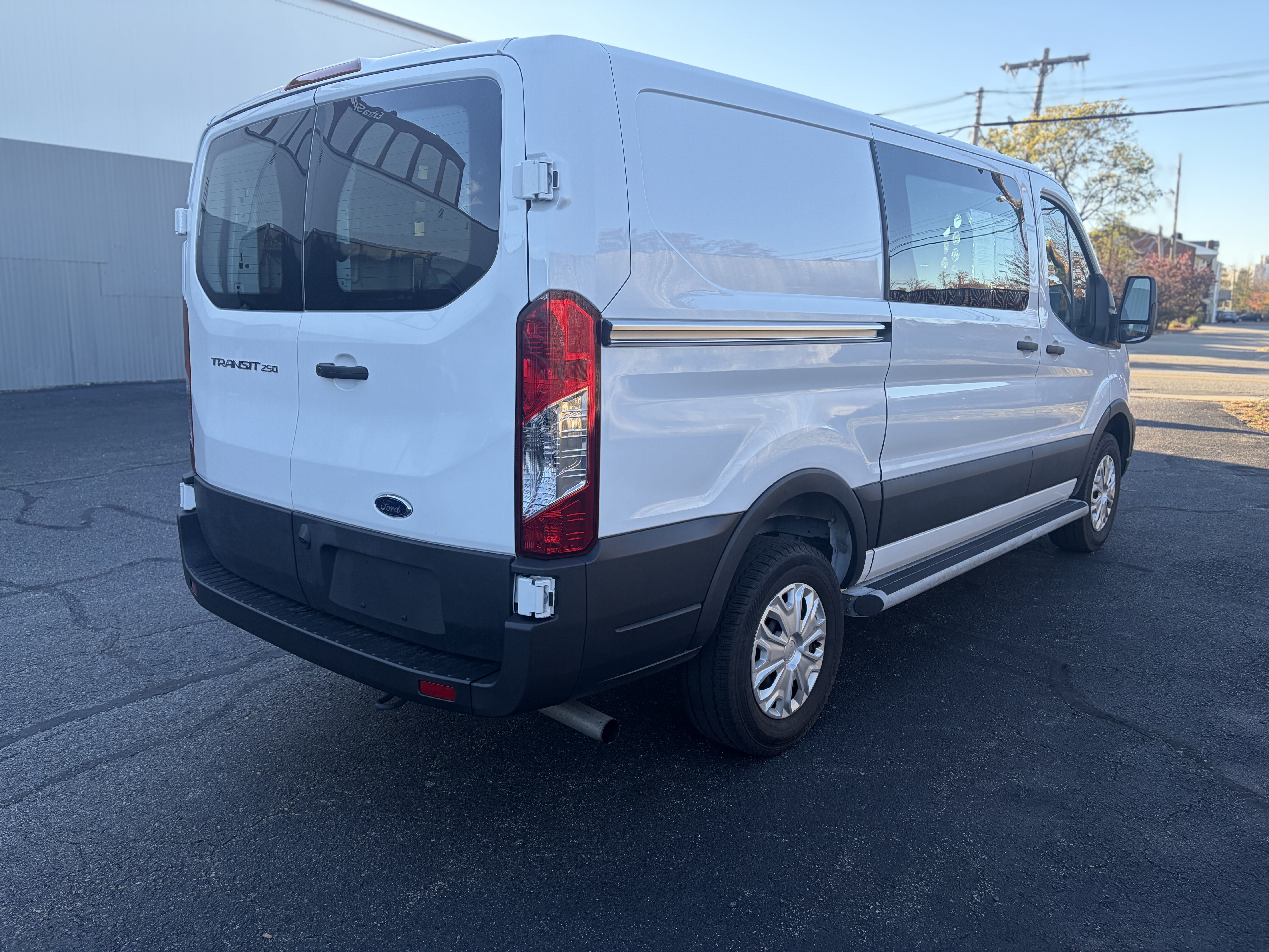 Certified 2025 Ford Transit 250 Low Roof w/ Exterior Upgrade Package RWD image 5