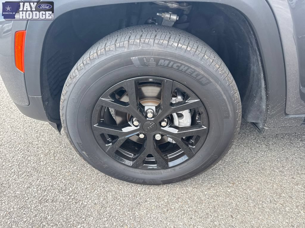 Used 2025 Jeep Grand Cherokee Altitude RWD image 32