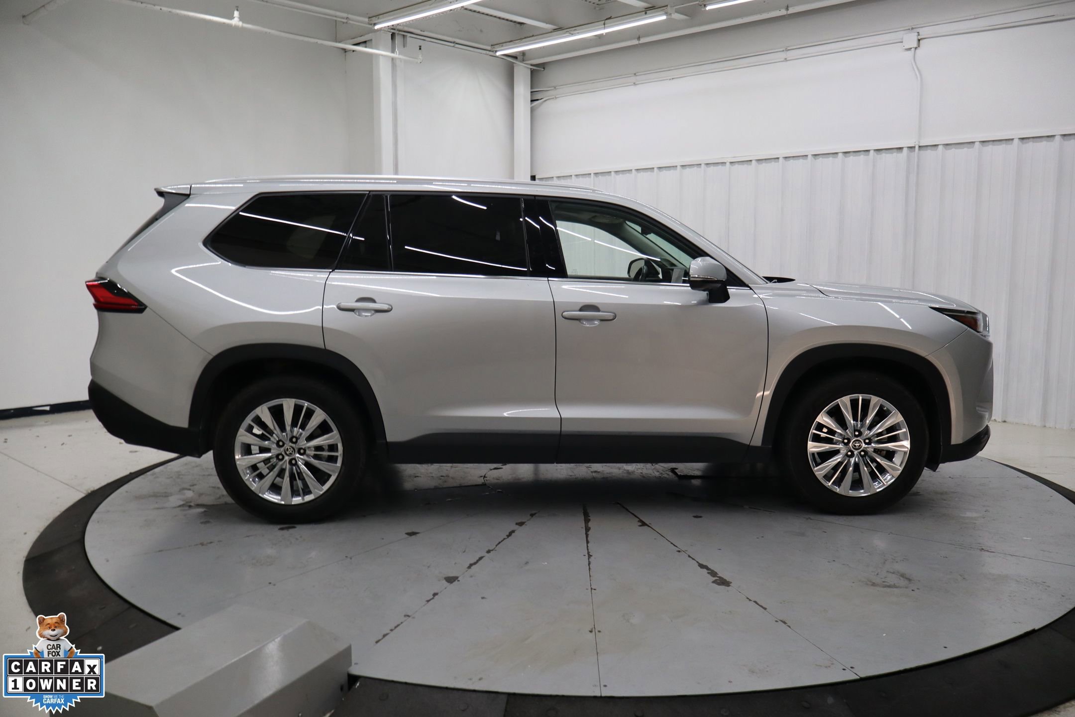 Used 2024 Toyota Grand Highlander AWD image 2