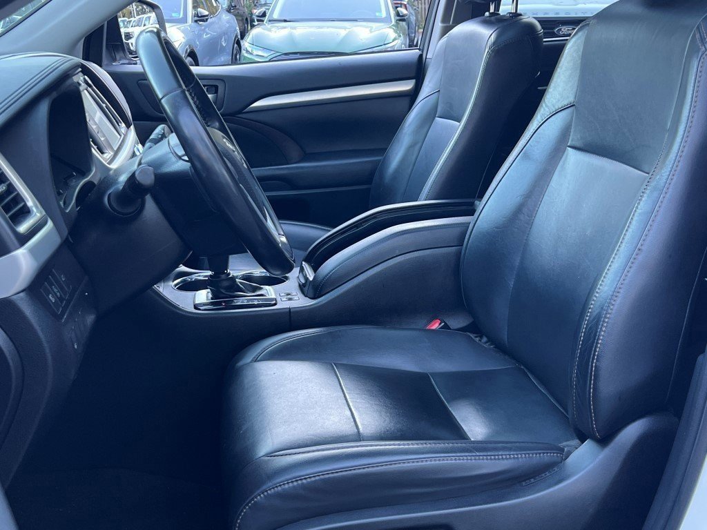 Used 2019 Toyota Highlander XLE image 20