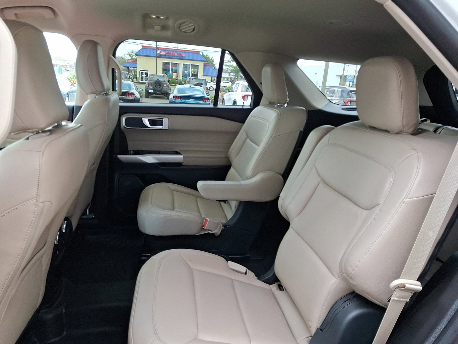 Certified 2021 Ford Explorer XLT w/ Equipment Group 202A image 11