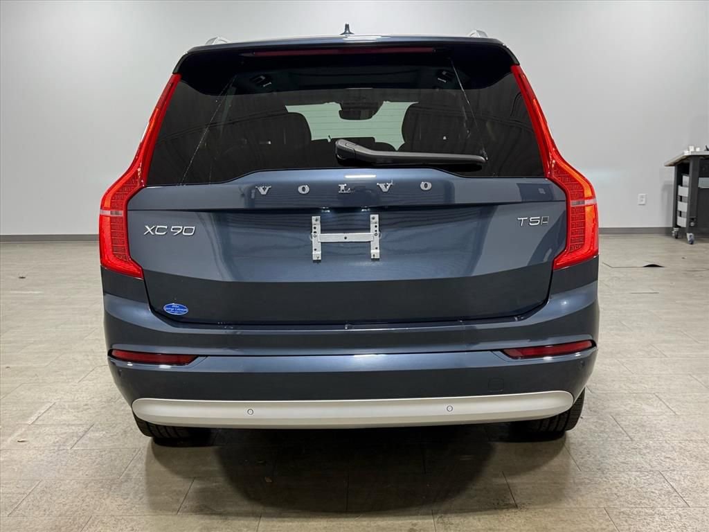 Used 2022 Volvo XC90 T5 Momentum image 5