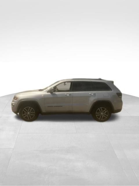 Used 2017 Jeep Grand Cherokee Trailhawk AWD/4WD image 3