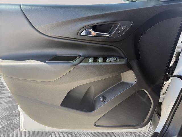 Used 2022 Chevrolet Equinox LT AWD/4WD image 16