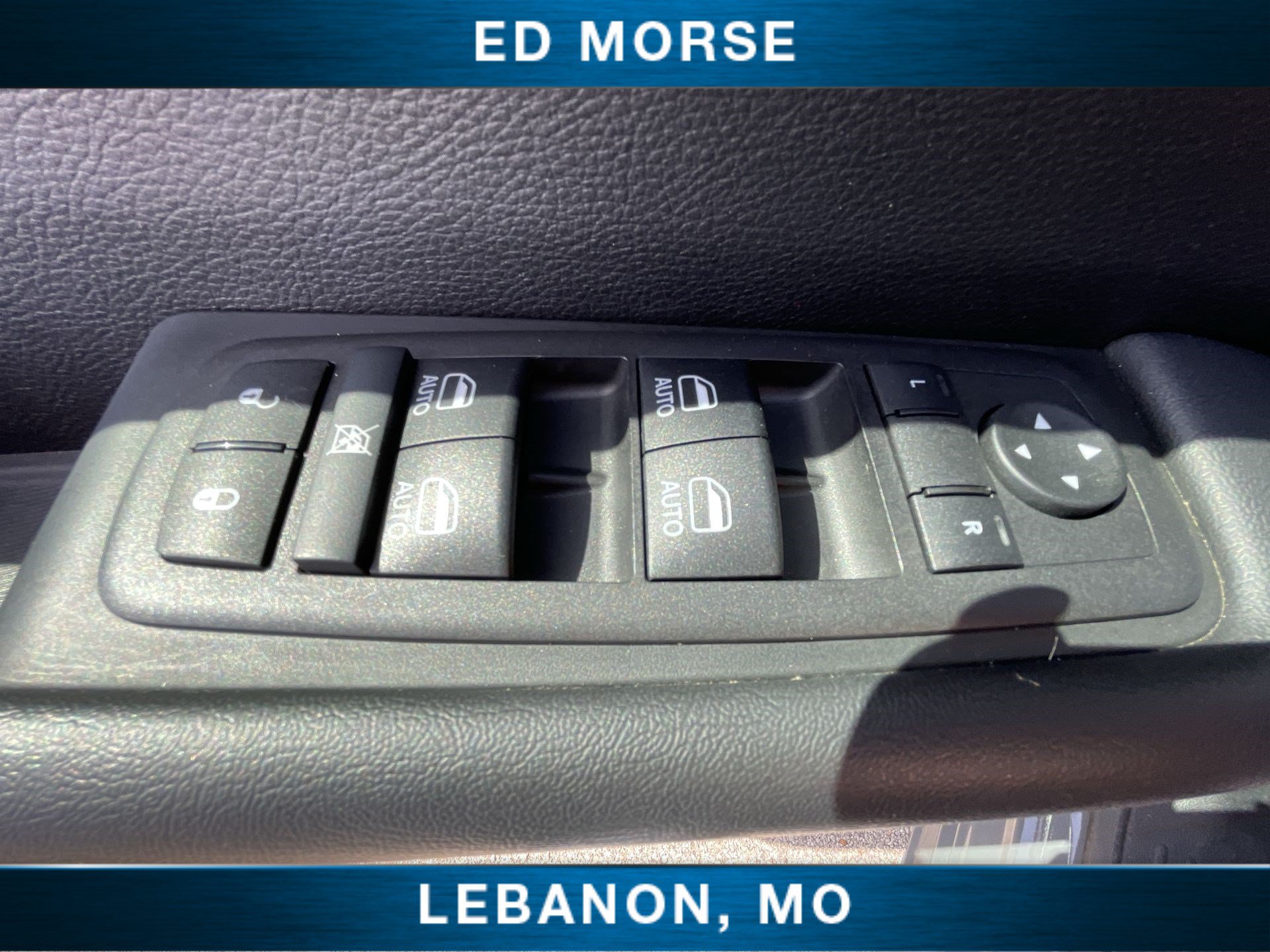 Used 2025 Chrysler Pacifica Select FWD image 21