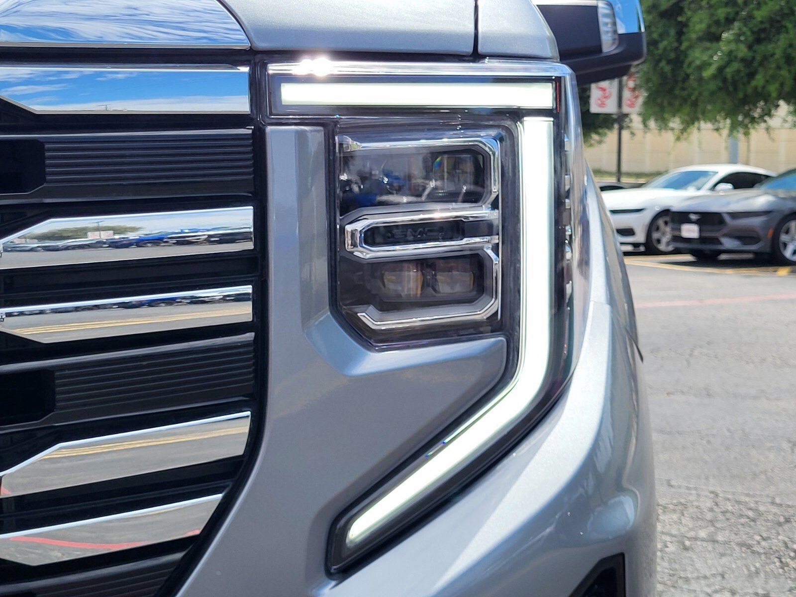 Used 2026 GMC Sierra 1500 SLT image 11