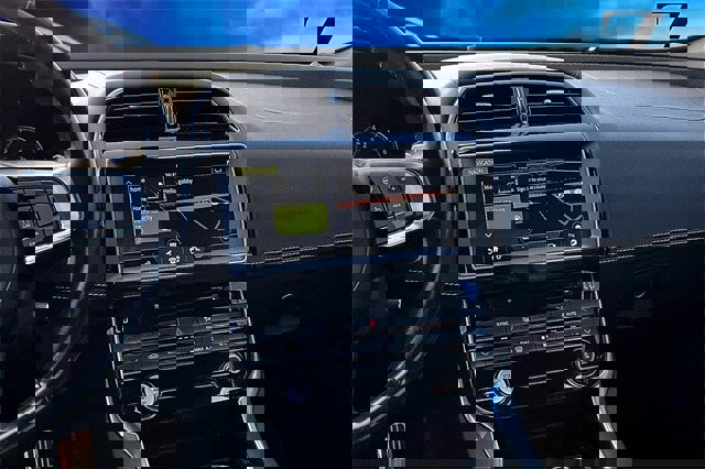 Used 2018 Jaguar XE S image 6