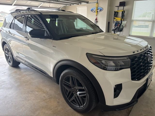 Certified 2025 Ford Explorer ST-Line w/ Premium Package RWD image 4