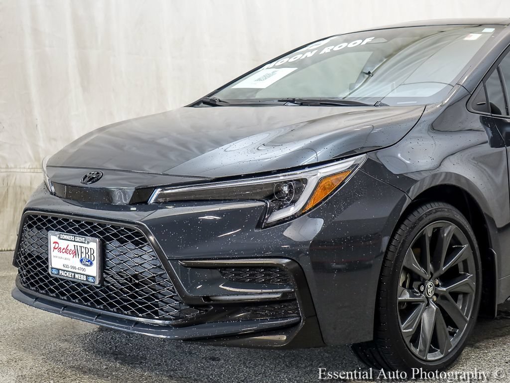 Used 2025 Toyota Corolla SE w/ SE Premium Package FWD image 3
