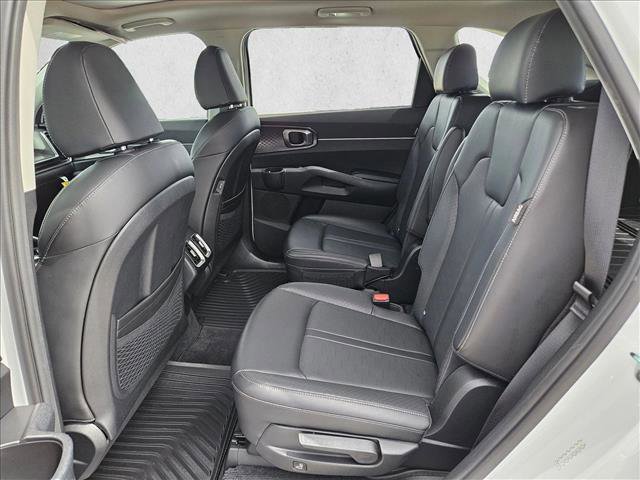 Used 2024 Kia Sorento EX w/ Panoramic Sunroof Package FWD image 19
