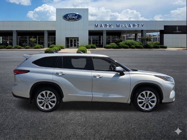 Used 2023 Toyota Highlander Limited FWD image 6