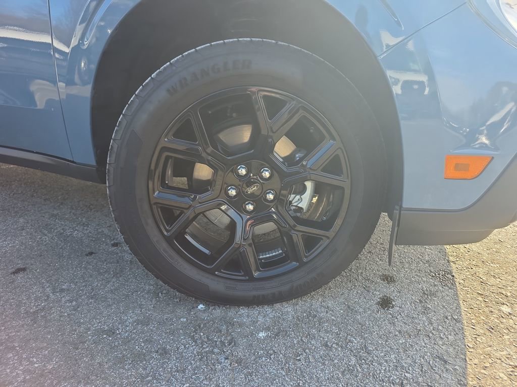 Certified 2025 Ford Maverick Lariat w/ Black Appearance Package image 9