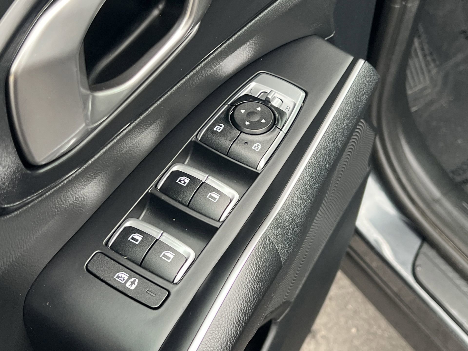 Used 2022 Kia Sorento S w/ Panoramic Sunroof Package image 24