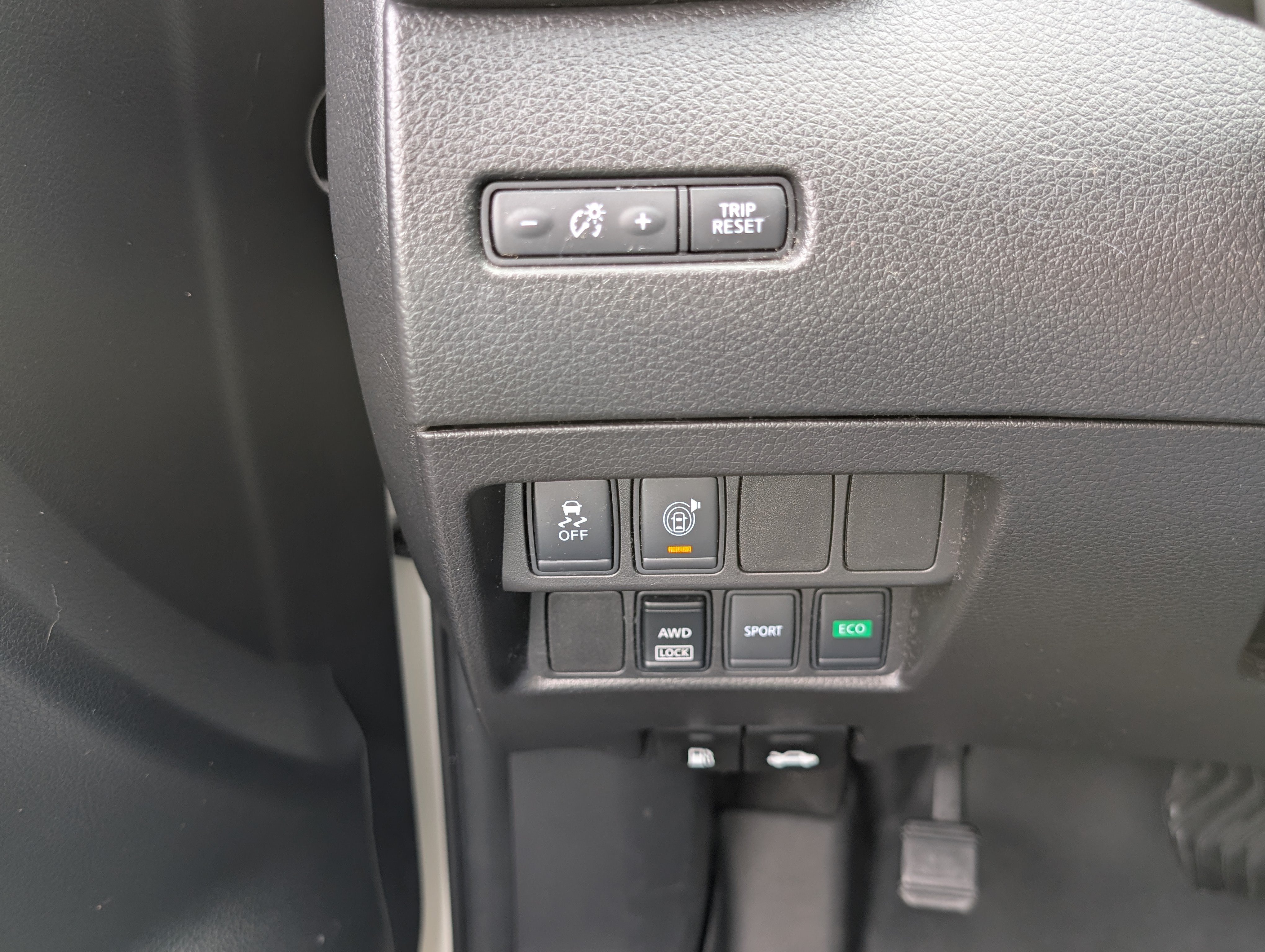 Used 2017 Nissan Rogue SV AWD/4WD image 23