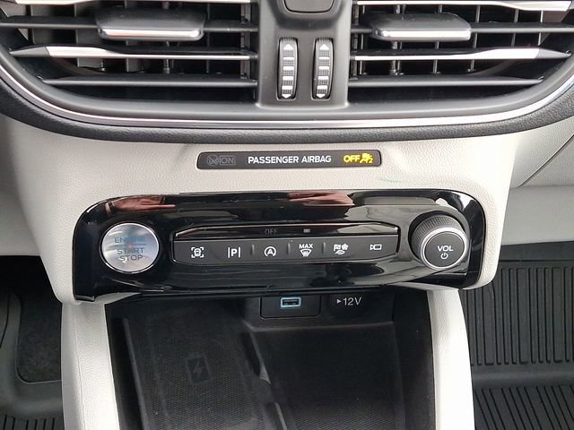 Certified 2023 Ford Escape Platinum w/ Premium Technology Package image 16