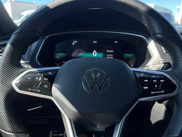 Used 2023 Volkswagen Tiguan SE R-Line image 25
