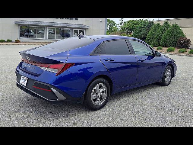 Used 2024 Hyundai Elantra SE FWD image 8