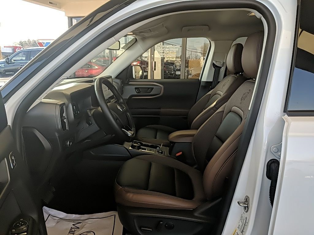 Certified 2025 Ford Bronco Sport Outer Banks w/ Outer Banks Tech Package+ AWD/4WD image 12