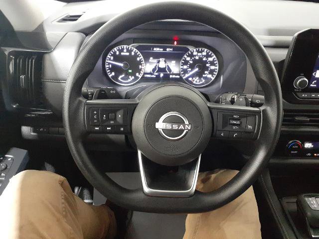Used 2025 Nissan Pathfinder S AWD/4WD image 3