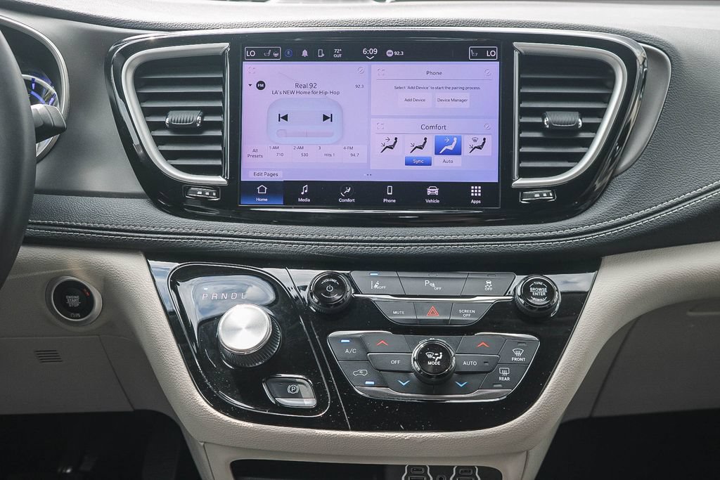 Used 2023 Chrysler Pacifica Touring-L FWD image 16