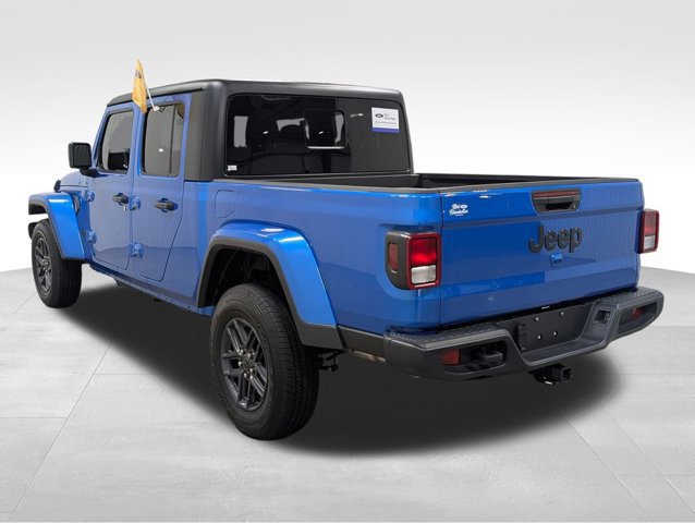 Used 2024 Jeep Gladiator Sport image 3
