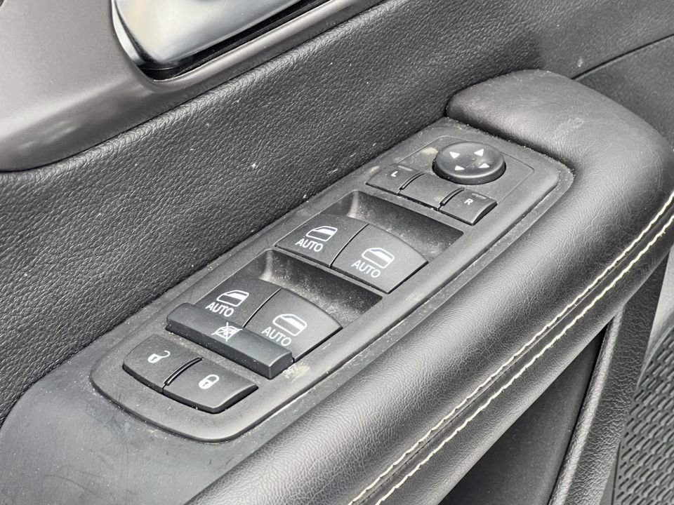 Used 2026 Chrysler Pacifica Select image 20