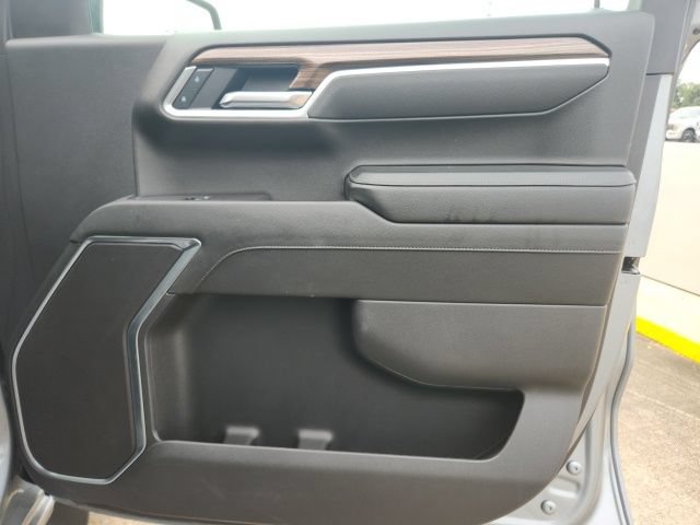 Used 2025 Chevrolet Silverado 1500 LT RWD image 16