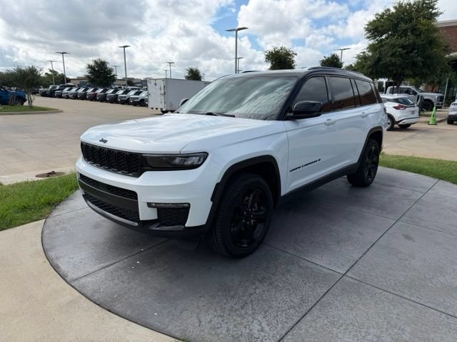 Used 2023 Jeep Grand Cherokee L Limited w/ Black Appearance Package AWD/4WD image 3
