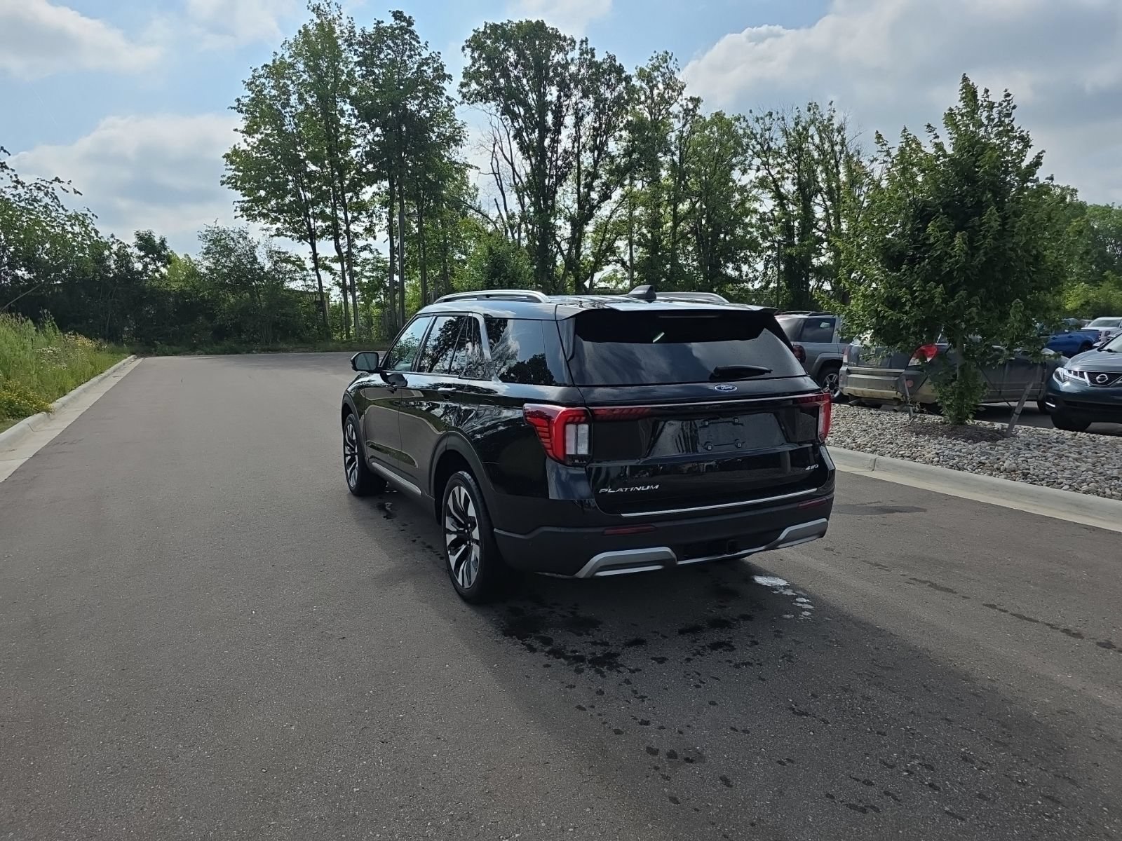 Certified 2025 Ford Explorer Platinum w/ LUX Leather Package AWD/4WD image 5