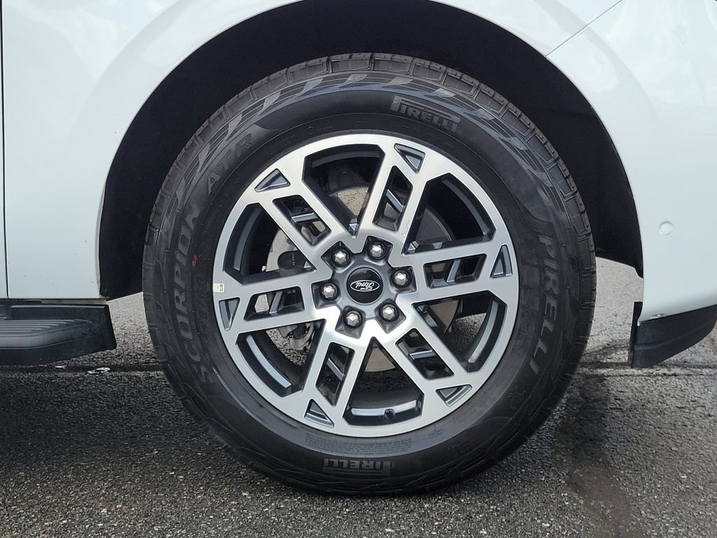 Certified 2025 Ford Expedition Max Active AWD/4WD image 9