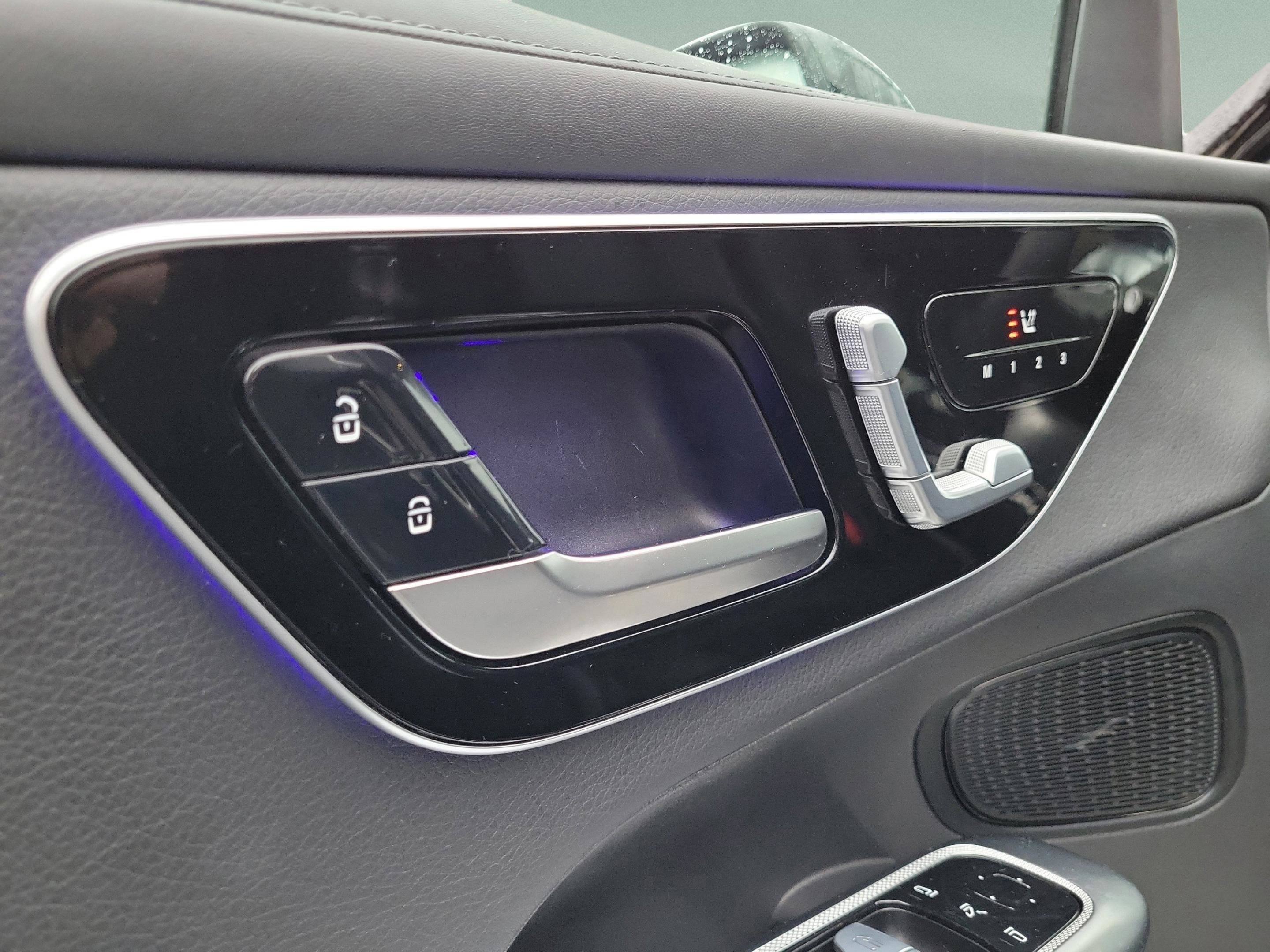 Used 2023 Mercedes-Benz GLC 300 GLC 300 image 11