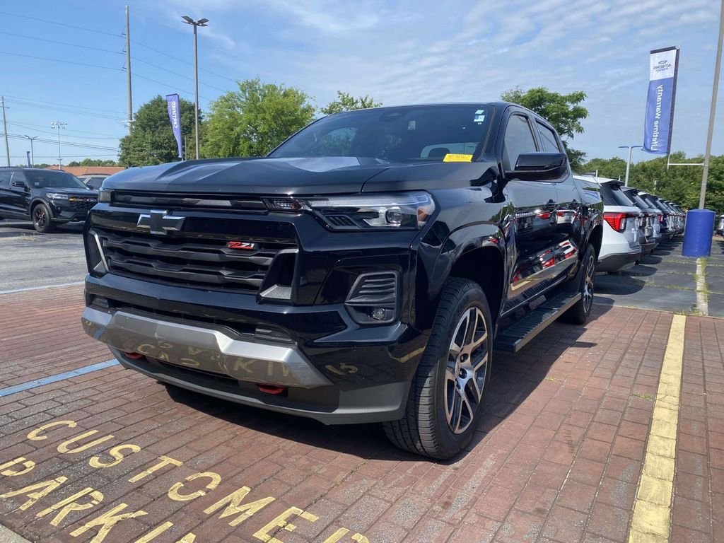 Used 2023 Chevrolet Colorado Z71 w/ Z71 Convenience Package 2 AWD/4WD image 3