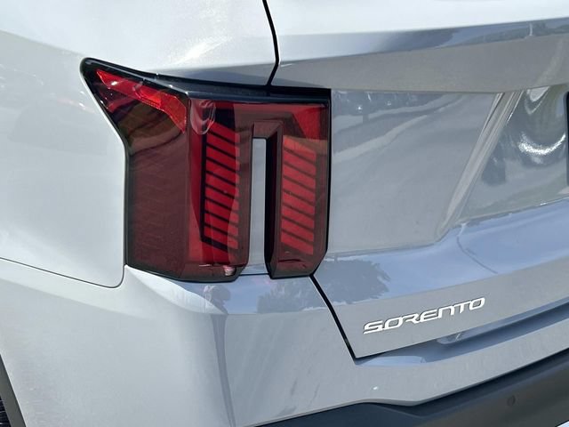Used 2025 Kia Sorento SX FWD image 11