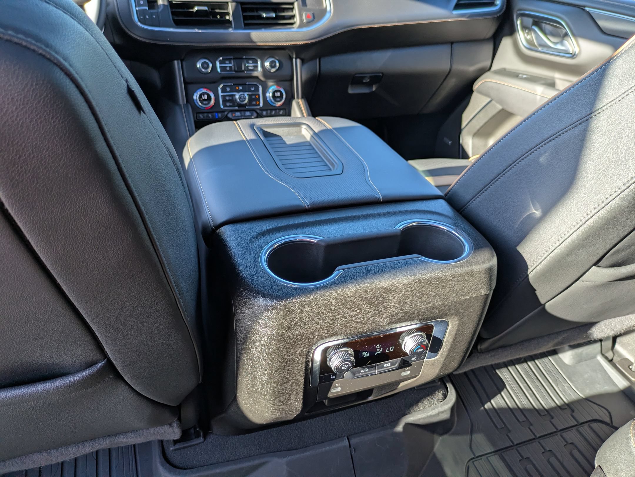 Used 2024 GMC Yukon AT4 w/ Technology Package AWD/4WD image 30