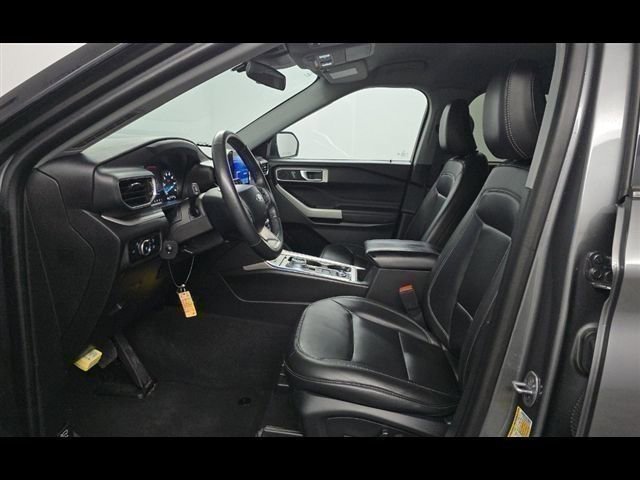 Certified 2024 Ford Explorer XLT w/ Equipment Group 202A AWD/4WD image 4