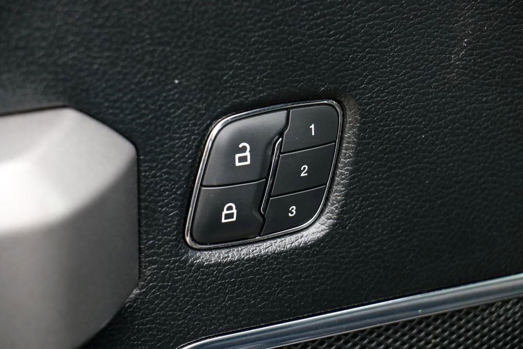 Certified 2018 Ford F150 Platinum w/ Equipment Group 701A Luxury image 16