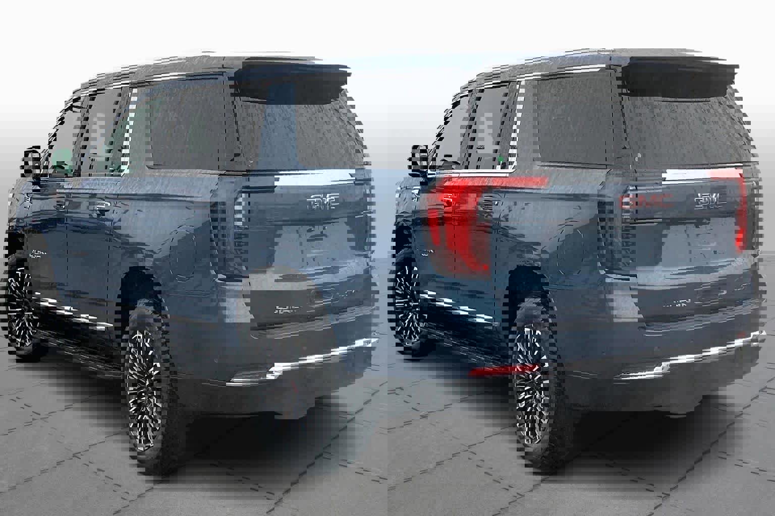 Used 2025 GMC Yukon XL Elevation image 11