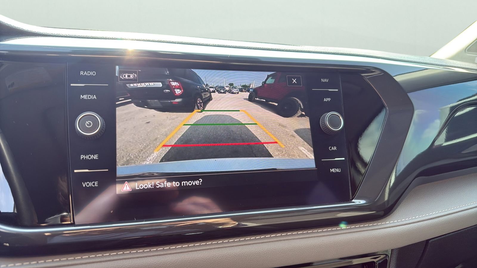 Used 2022 Volkswagen Taos SEL FWD image 18