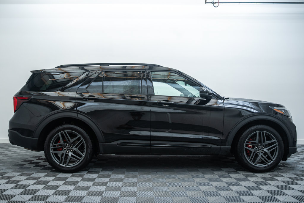 Certified 2025 Ford Explorer ST AWD/4WD image 4