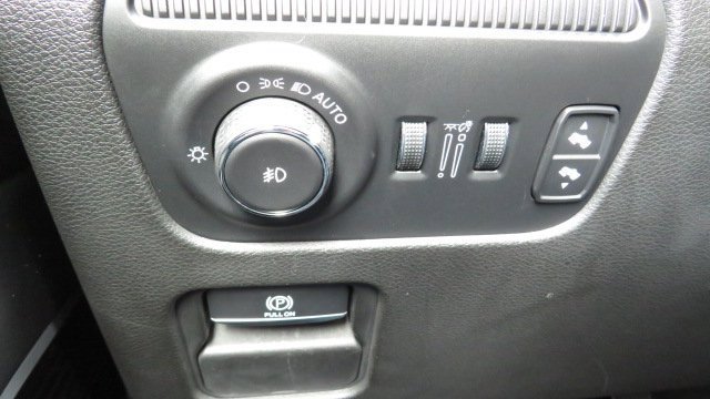 Used 2022 Jeep Wagoneer Series III w/ Premium Group I image 25