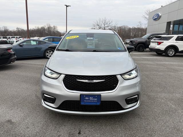 Used 2024 Chrysler Pacifica Touring-L image 9