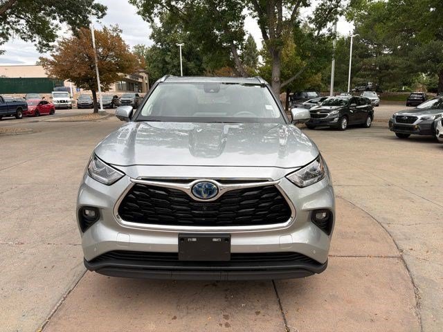Used 2024 Toyota Highlander Limited AWD/4WD image 9