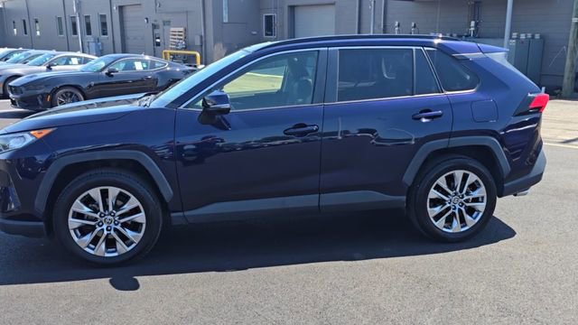 Used 2020 Toyota RAV4 XLE Premium AWD/4WD image 6