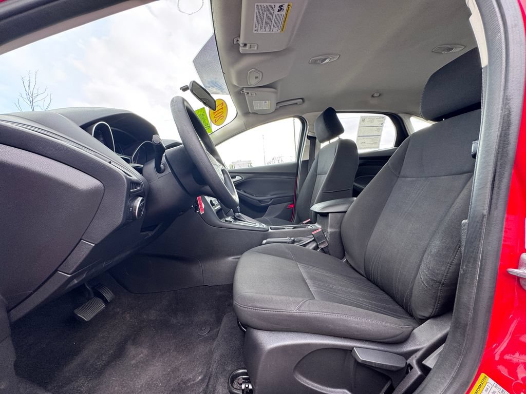 Certified 2017 Ford Focus SE FWD image 11