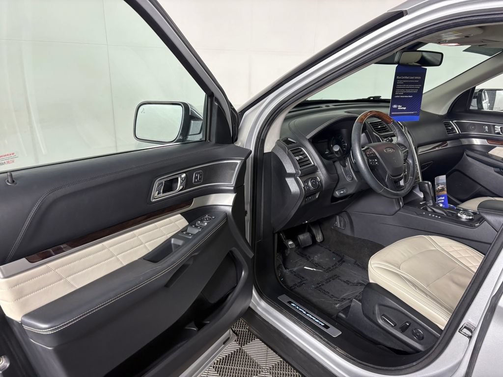 Certified 2018 Ford Explorer Platinum AWD/4WD image 12
