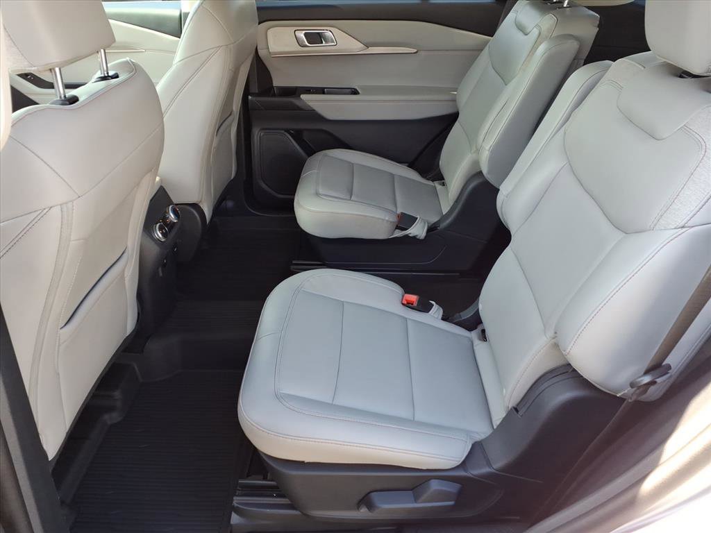 Certified 2025 Ford Explorer Active w/ Active Comfort Package AWD/4WD image 6