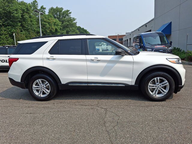 Certified 2023 Ford Explorer XLT w/ Equipment Group 202A AWD/4WD image 18
