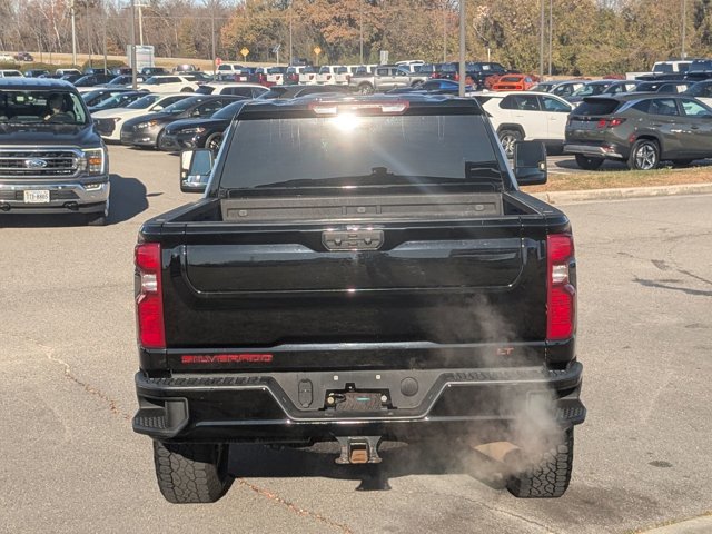 Used 2022 Chevrolet Silverado 2500 Custom w/ Custom Value Package image 4
